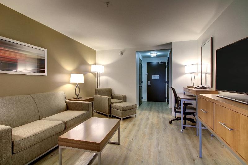 Holiday Inn Hotel and Suites Peoria At Grand Prair image