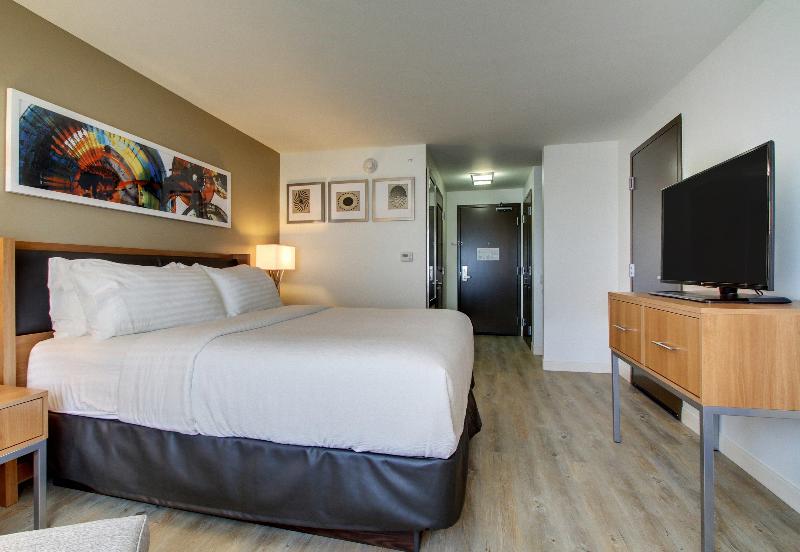 Holiday Inn Hotel and Suites Peoria At Grand Prair image