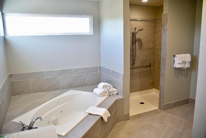 Holiday Inn Windsor - Wine Country photo 21