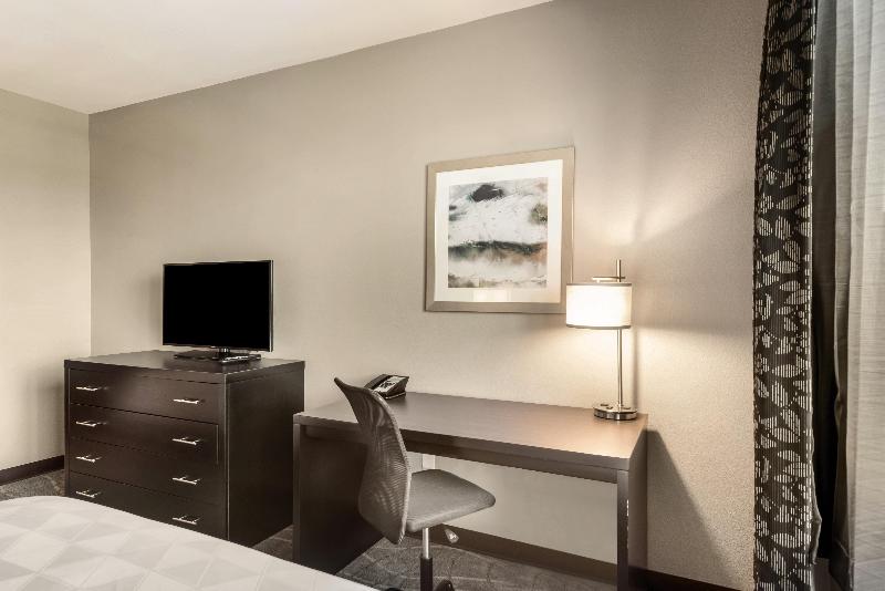 Holiday Inn & Suites Silicon Valley - Milpitas image