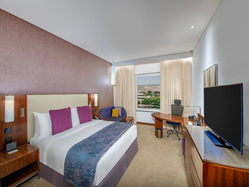 Crowne Plaza Muscat OCEC image
