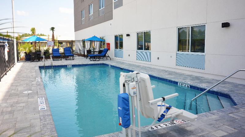 Holiday Inn Express and Suites Jacksonville W-I295