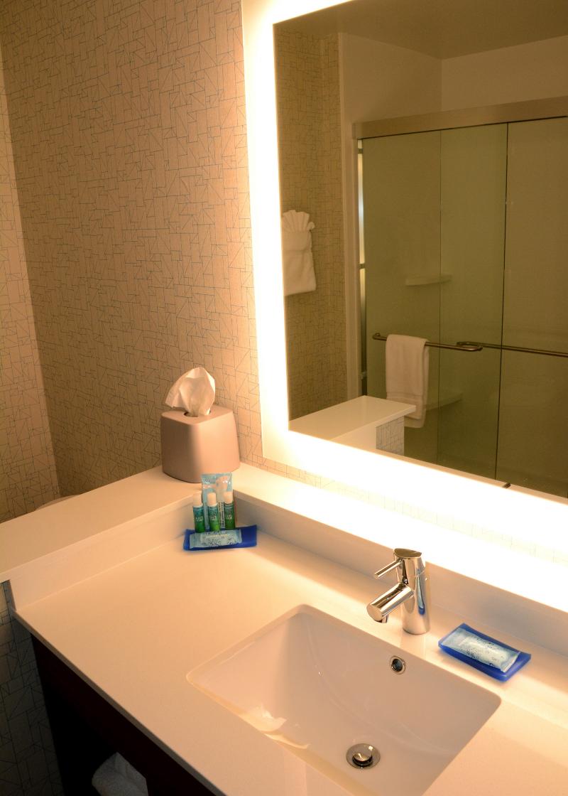 Holiday Inn Express and Suites Pittsburgh - Monroe photo 16