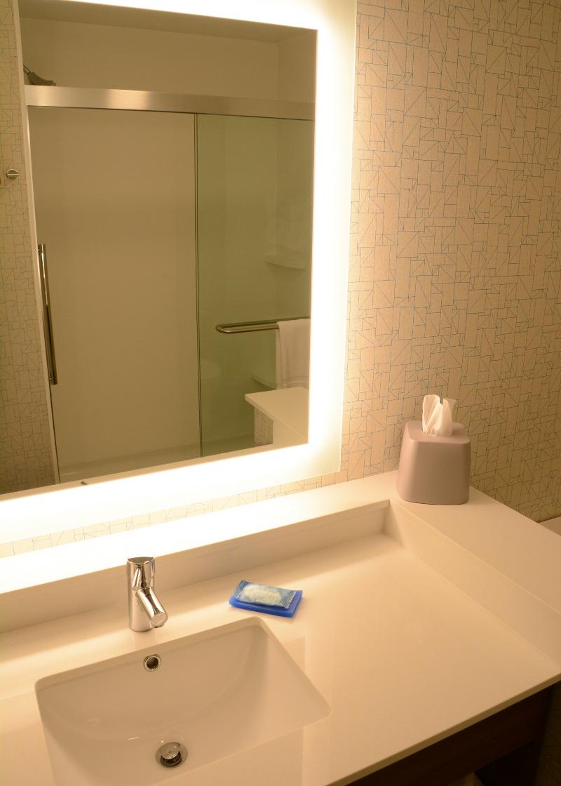 Holiday Inn Express and Suites Pittsburgh - Monroe photo 17