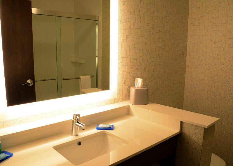 Holiday Inn Express and Suites Pittsburgh - Monroe photo 10