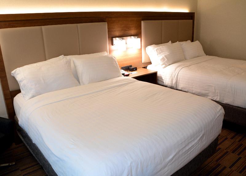 Holiday Inn Express and Suites Pittsburgh - Monroe photo 8