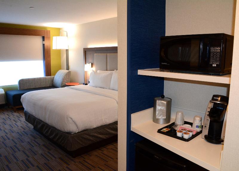 Holiday Inn Express and Suites Pittsburgh - Monroe photo 11