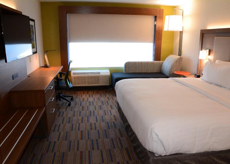 Holiday Inn Express and Suites Pittsburgh - Monroe photo 20