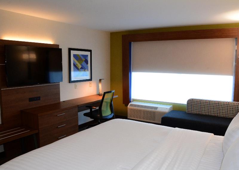 Holiday Inn Express and Suites Pittsburgh - Monroe photo 21