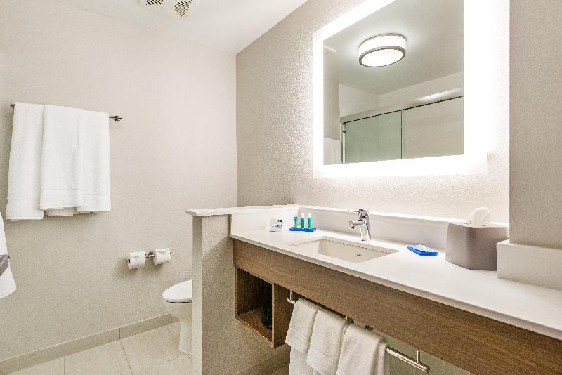 Holiday Inn Express and Suites Carrollton West image