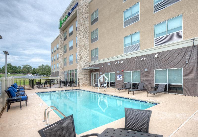 Holiday Inn Express & Suites Fort Mill By IHG image