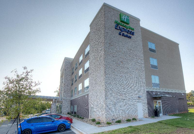 Holiday Inn Express & Suites Fort Mill By IHG image
