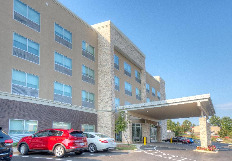 Holiday Inn Express & Suites Fort Mill By IHG image