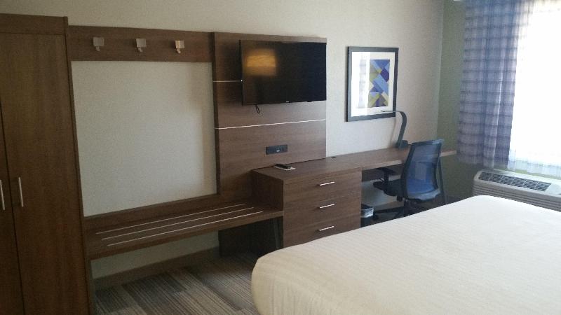 Holiday Inn Express & Suites Fort Mill By IHG image