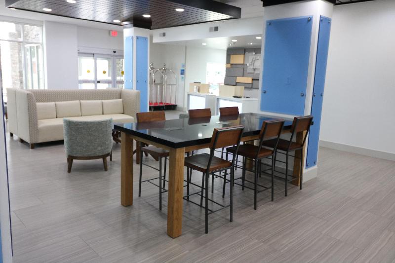 Holiday Inn Express and Suites Coffeyville image
