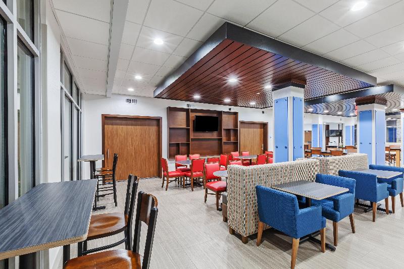 Holiday Inn Express and Suites Coffeyville image