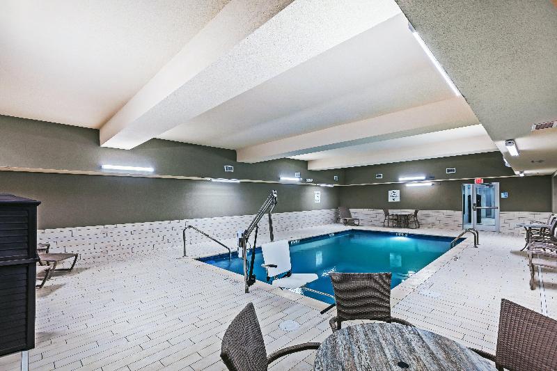 Holiday Inn Express and Suites Coffeyville image
