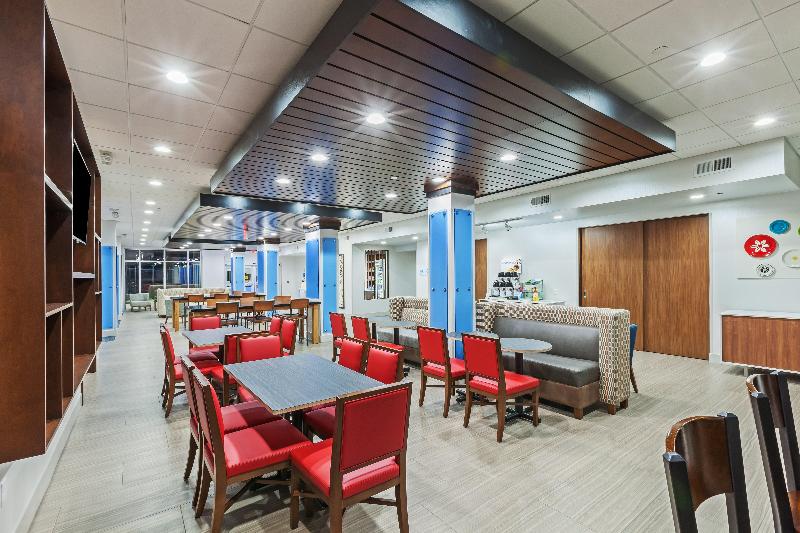 Holiday Inn Express and Suites Coffeyville image