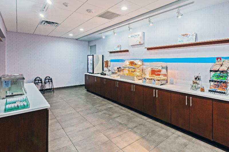 Holiday Inn Express and Suites Coffeyville image