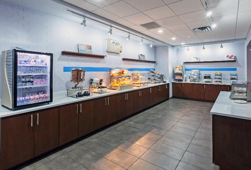 Holiday Inn Express and Suites Coffeyville image