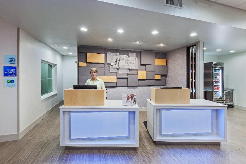 Holiday Inn Express and Suites Coffeyville image