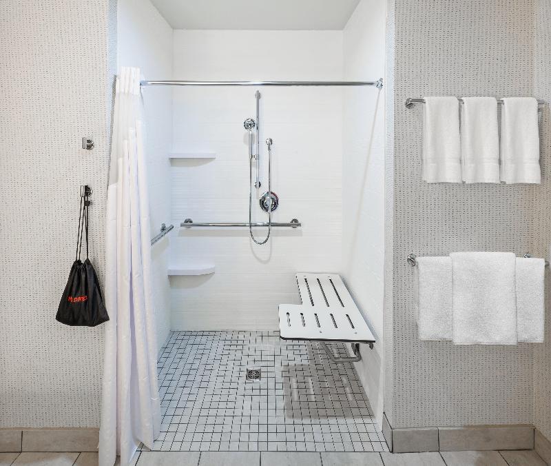 Holiday Inn Express and Suites Coffeyville image