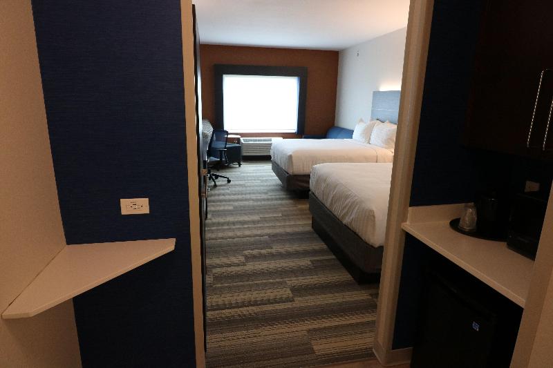 Holiday Inn Express and Suites Coffeyville image