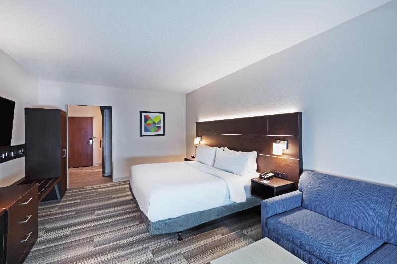 Holiday Inn Express and Suites Coffeyville image