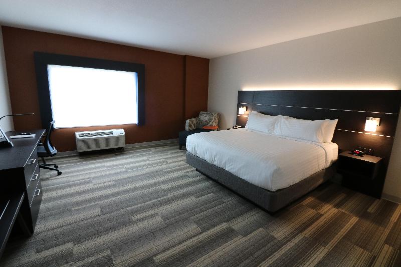 Holiday Inn Express and Suites Coffeyville image