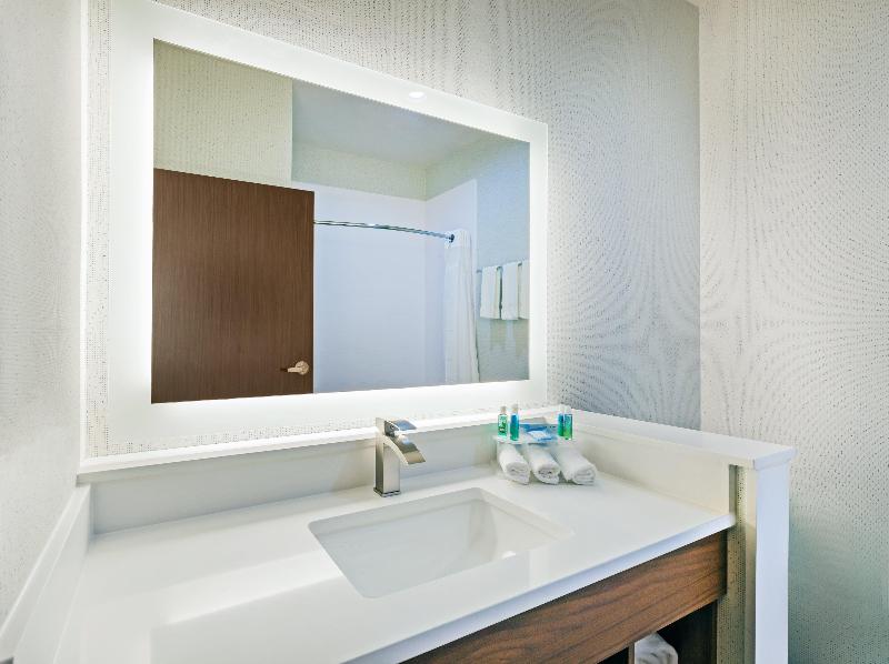 Holiday Inn Express and Suites Coffeyville image