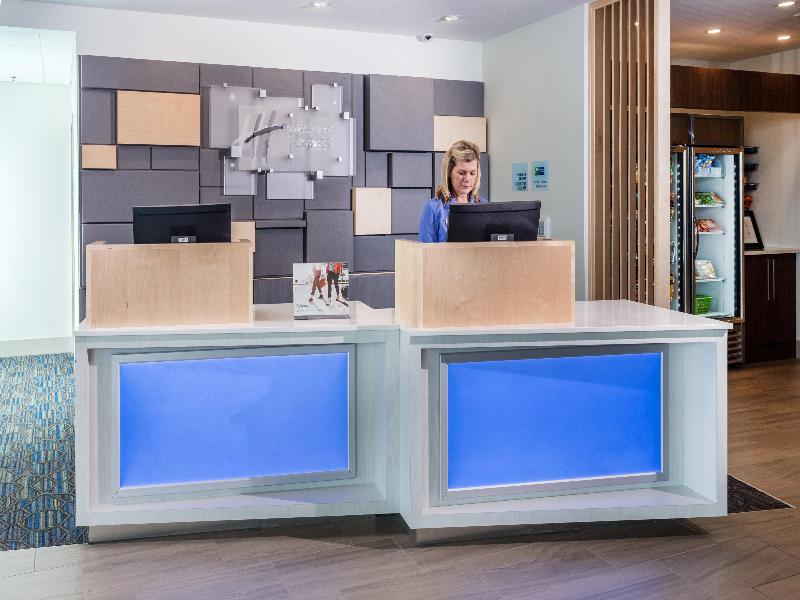 Holiday Inn Express and Suites Rice Lake image