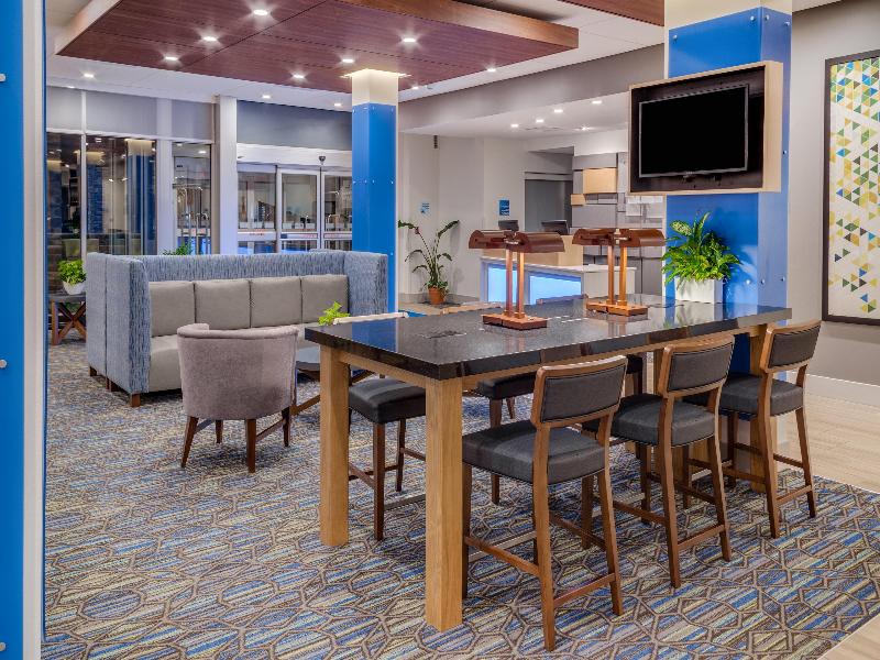 Holiday Inn Express and Suites Rice Lake image