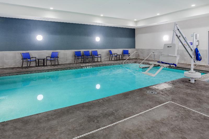 Holiday Inn Express and Suites Rice Lake image