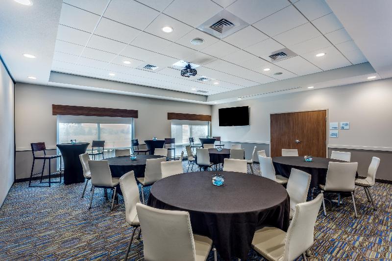 Holiday Inn Express and Suites Rice Lake image