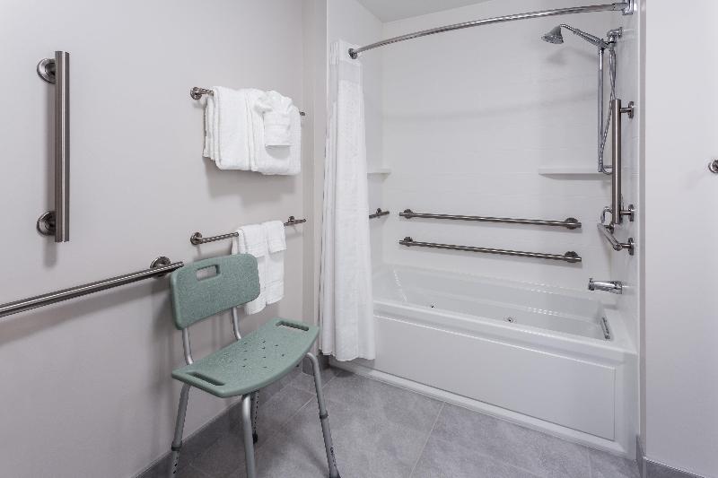 Holiday Inn Express and Suites Rice Lake image