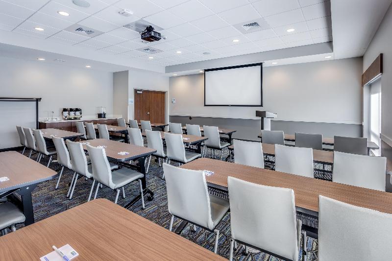 Holiday Inn Express and Suites Rice Lake image