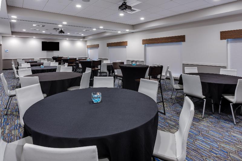 Holiday Inn Express and Suites Rice Lake image