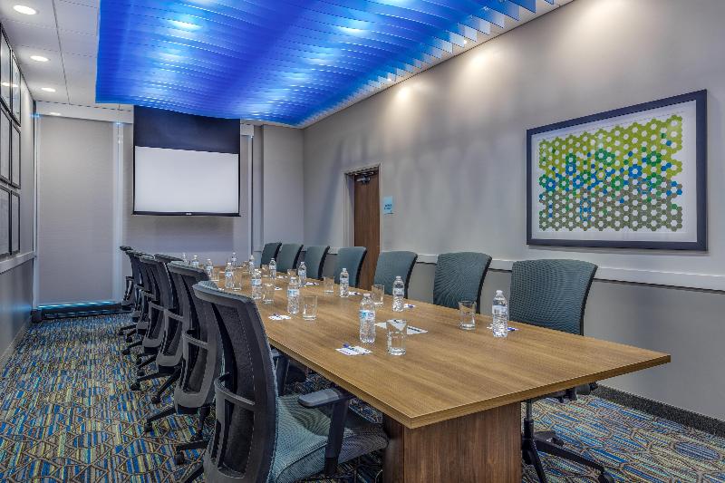 Holiday Inn Express and Suites Rice Lake image