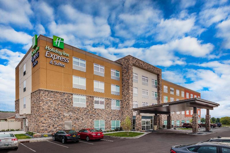 Holiday Inn Express and Suites Rice Lake image