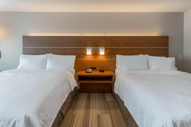 Holiday Inn Express and Suites Rice Lake image