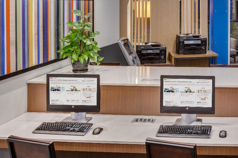 Holiday Inn Express and Suites Rice Lake image