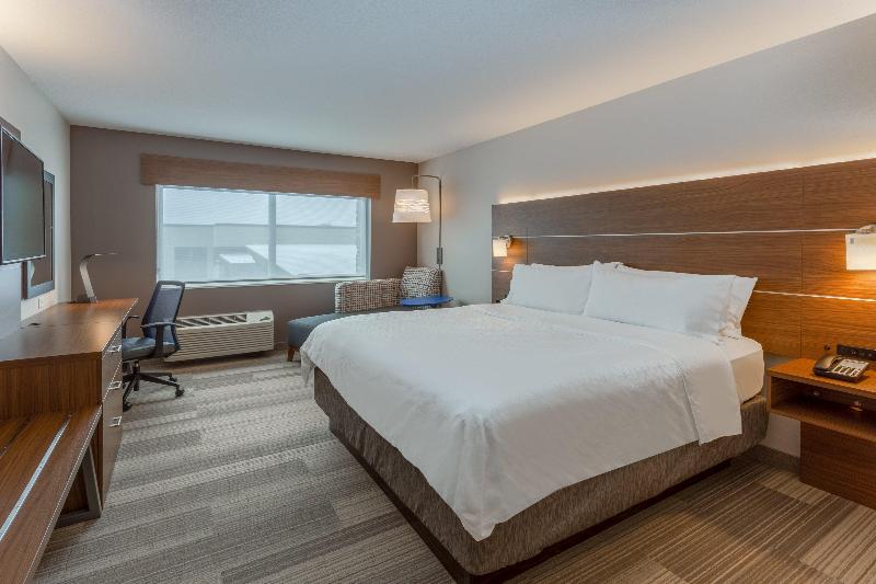 Holiday Inn Express and Suites Rice Lake image