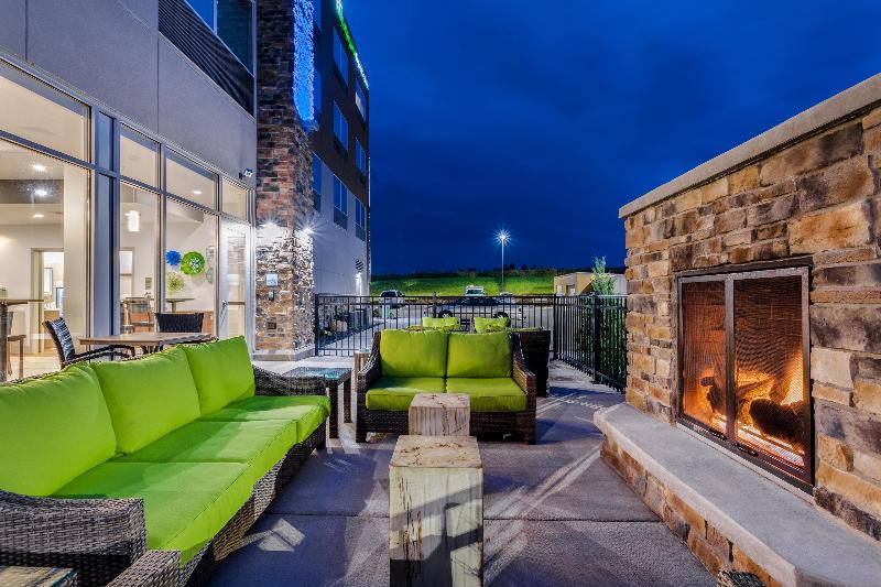 Holiday Inn Express and Suites Rice Lake image