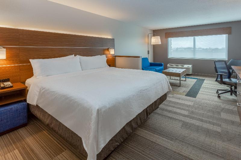 Holiday Inn Express and Suites Rice Lake image
