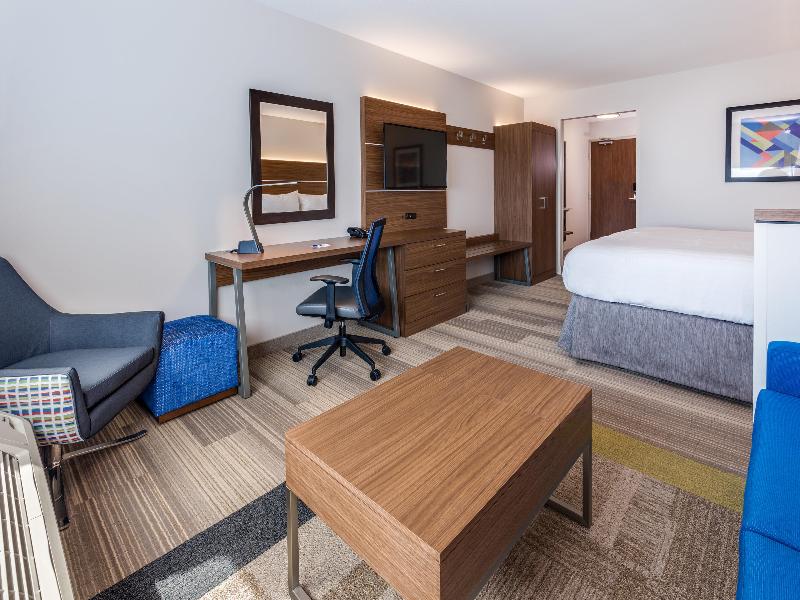Holiday Inn Express and Suites Rice Lake image