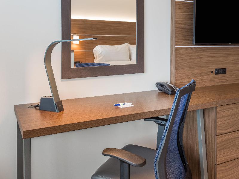 Holiday Inn Express and Suites Rice Lake image