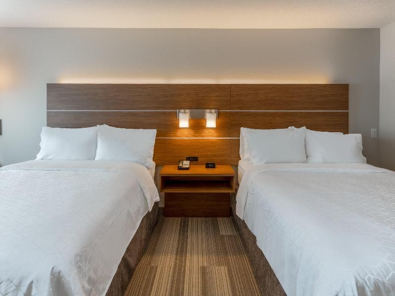 Holiday Inn Express and Suites Rice Lake image