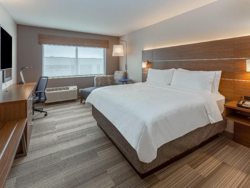 Holiday Inn Express and Suites Rice Lake image