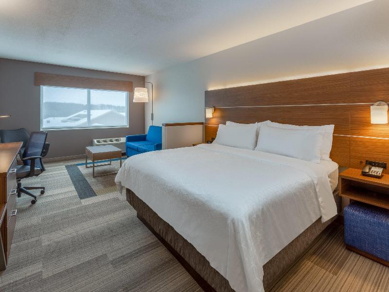 Holiday Inn Express and Suites Rice Lake image