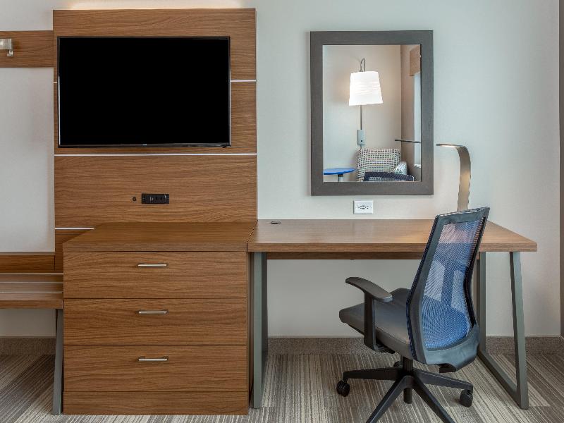 Holiday Inn Express and Suites Rice Lake image